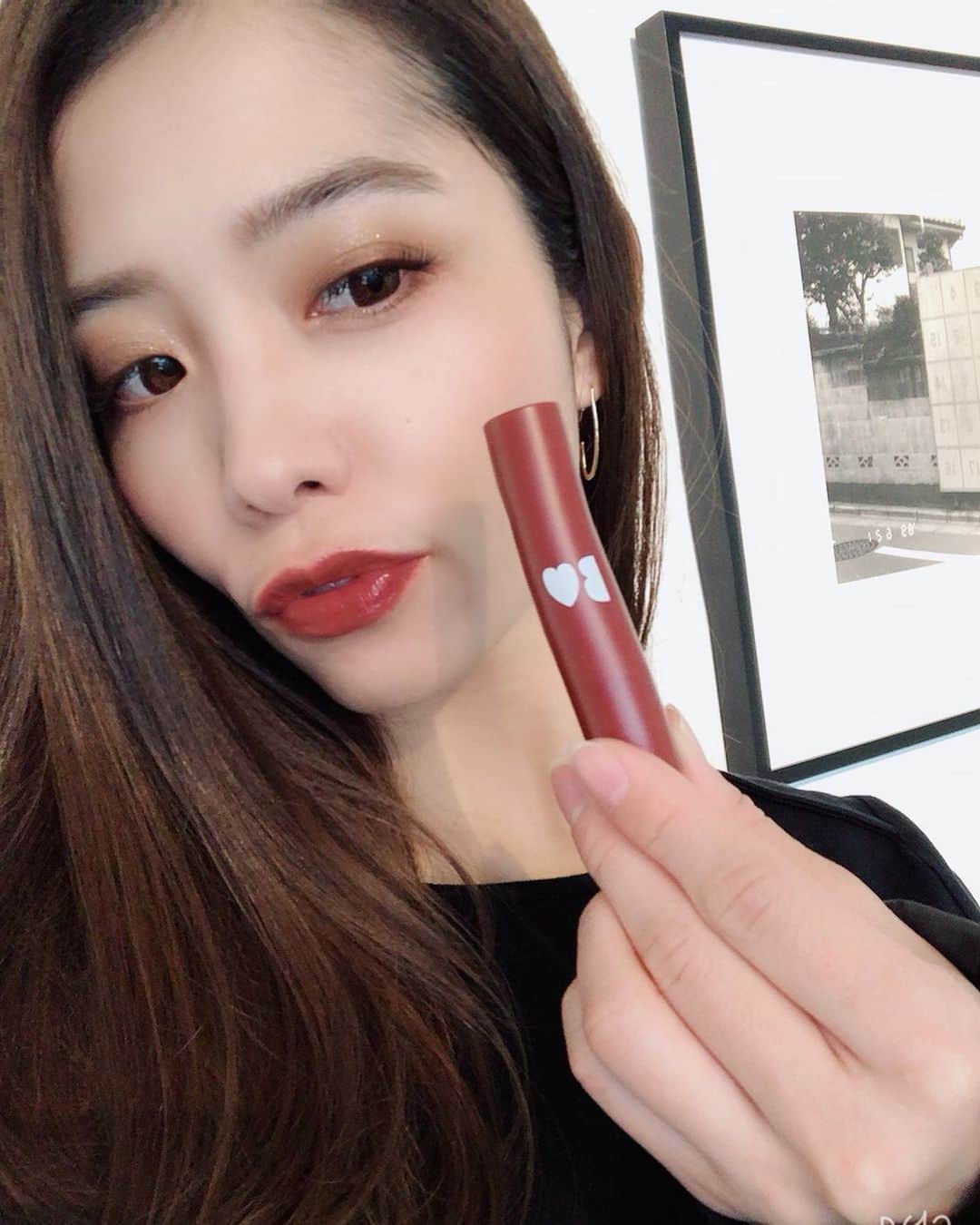 のインスタグラム：「このリップお気に入り過ぎて、3本目💄  #つやぷるリップ  #B♡ #bidol #きまぐれBROWN #ブラウンリップ  #冬色 #makeup #唇 #女子力 #chu」