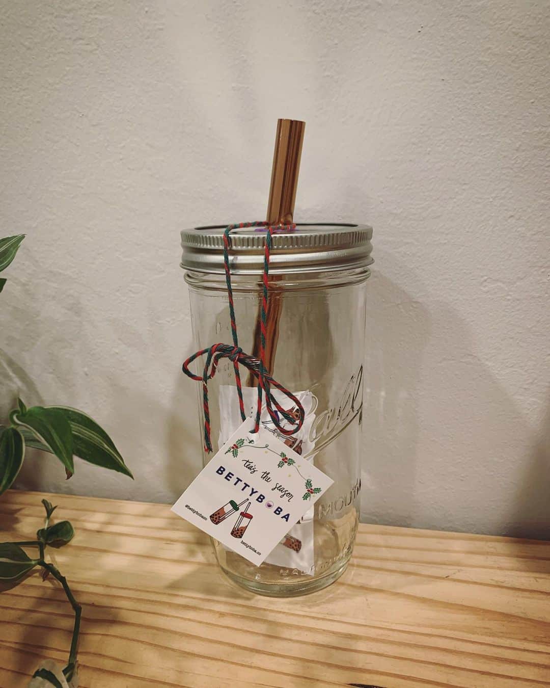 OLIVIAのインスタグラム：「What an great eco friendly holiday gift for a boba tea lover!! My husband got me one of these recently and I’m loving it!! ❤️❤️❤️❤️❤️❤️❤️ @bettybobaco #ecofriendlyproducts #ecofriendlygifts #ecofriendly #bobalover #bobaloversmadiun」