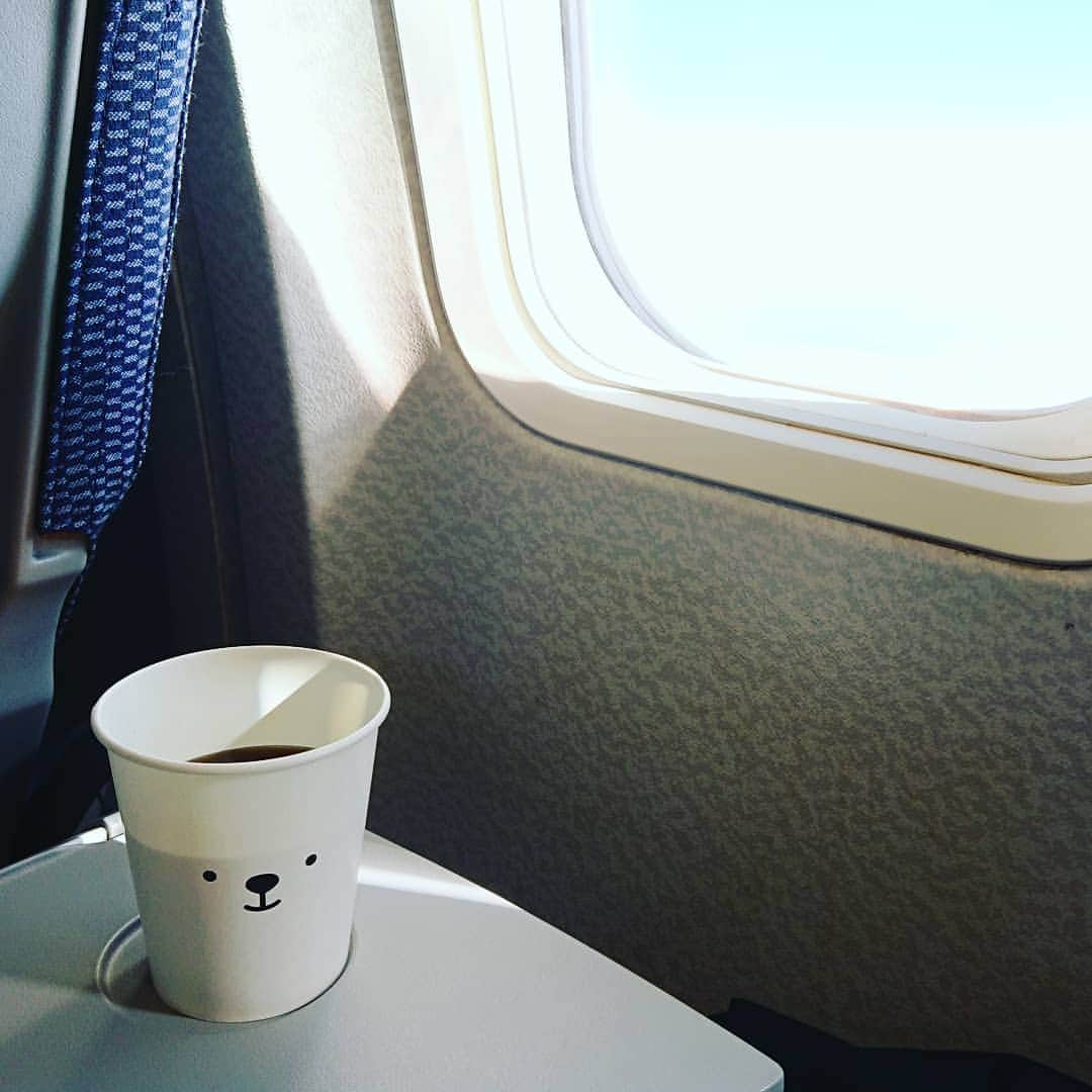 大井健さんのインスタグラム写真 - (大井健Instagram)「可愛すぎる紙コップ。。 今日から北海道ツアー後半戦。 まずは女満別空港へ飛びます。」12月13日 13時25分 - takeshioi_pf