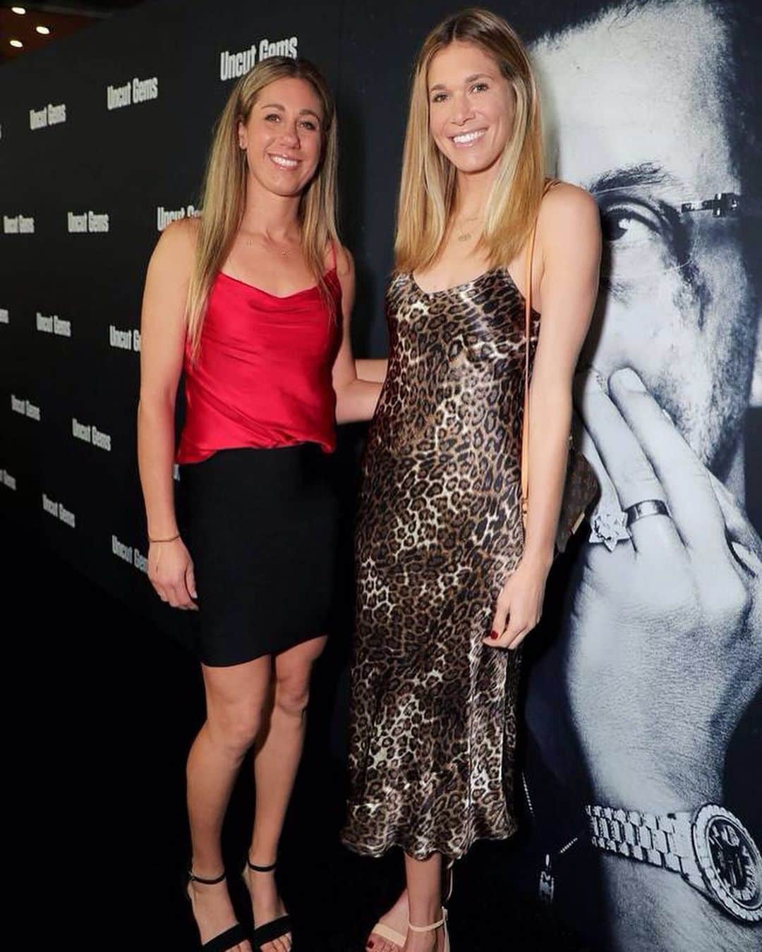 エイプリル・ロスのインスタグラム：「Uncut Gems Premiere!🍿🤩🎉 Still processing... pretty sure I looked like this 😳 for the whole movie 😂 Great acting by Adam Sandler and always cool to see an athlete (Kevin Garnett) on the big screen🙌🏼 Remember to periodically unclench your fists when you go see this one, IT OPENS TOMORROW! 😅🧘🏼‍♀️ #uncutgems」