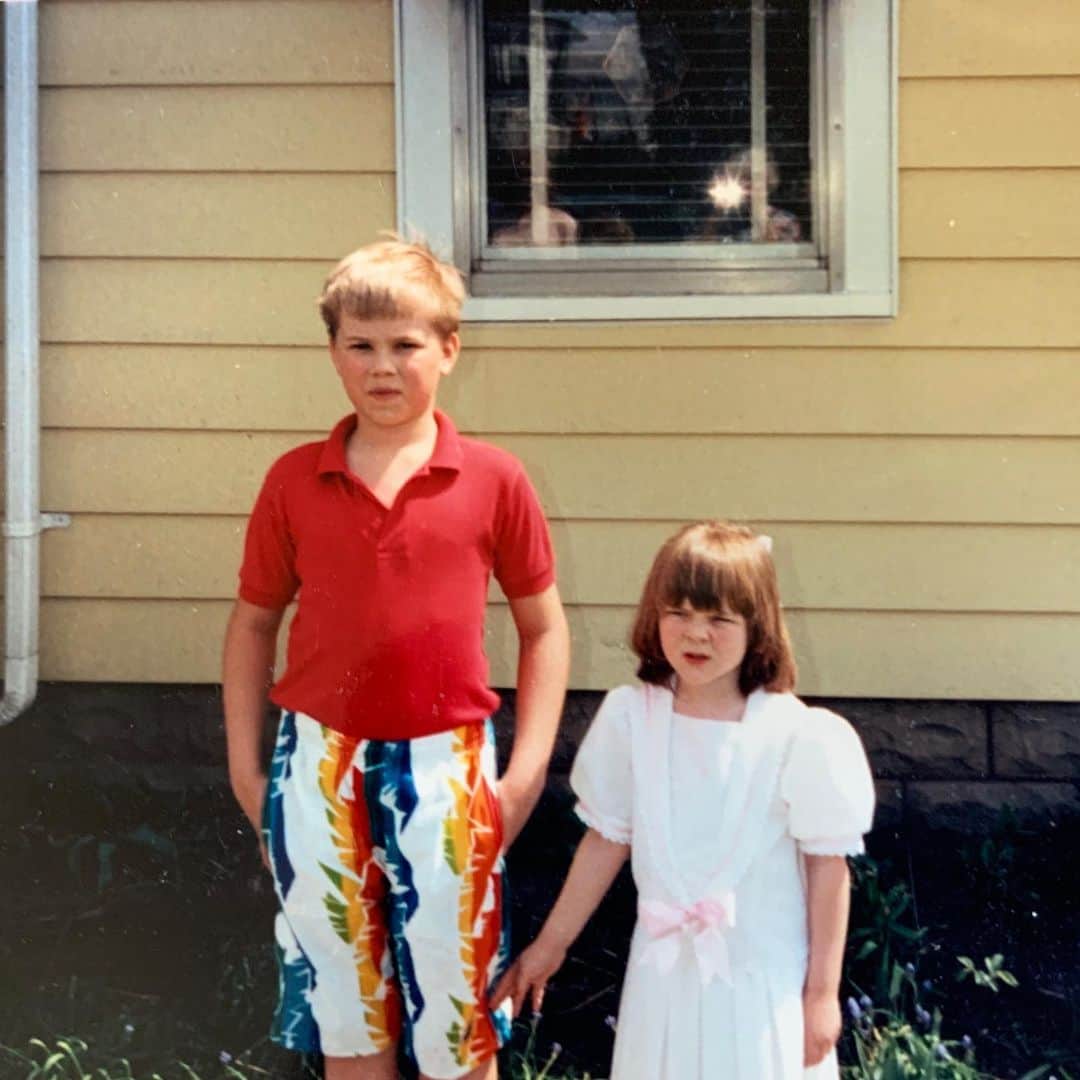 アンドリュー・ラネルズさんのインスタグラム写真 - (アンドリュー・ラネルズInstagram)「#tbt This was one of my favorite outfits as a child. Also... why did my sister Natalie and I have the same bangs? #80sfashion」12月13日 5時19分 - andrewrannells