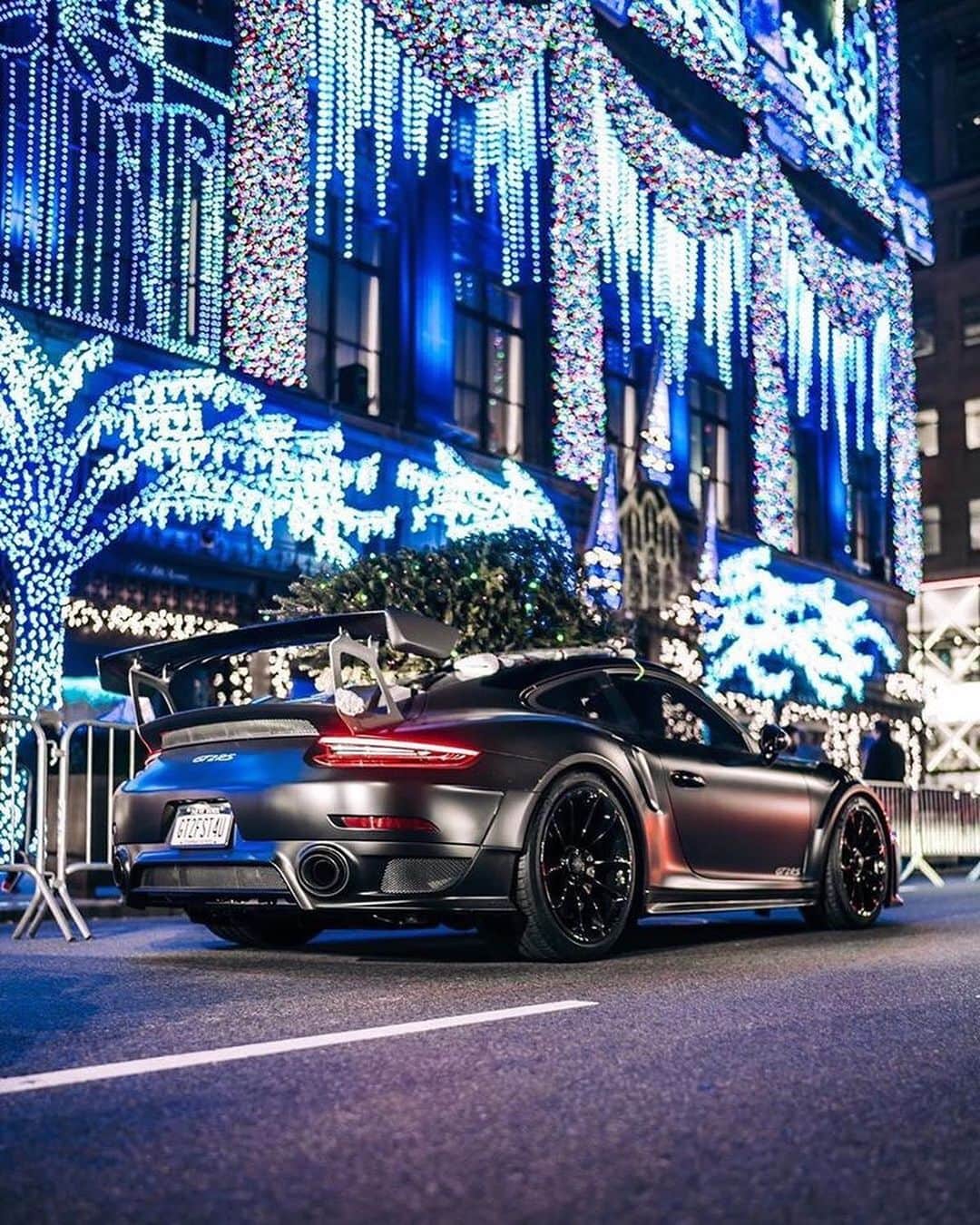 CarsWithoutLimitsさんのインスタグラム写真 - (CarsWithoutLimitsInstagram)「Santa’s GT2 RS Photo @zuumy @racerallymedia  @abushi.nyc @rawwwsco  #carswithoutlimits #porsche #gt2rs」12月13日 5時44分 - carswithoutlimits