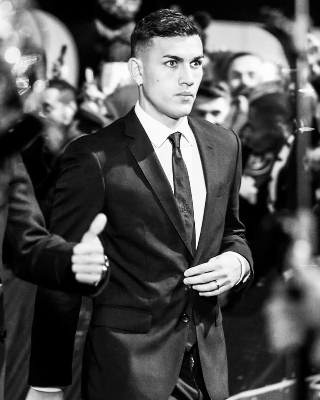 レアンドロ・ダニエル・パレデスのインスタグラム：「👔👌🏽❤️💙」