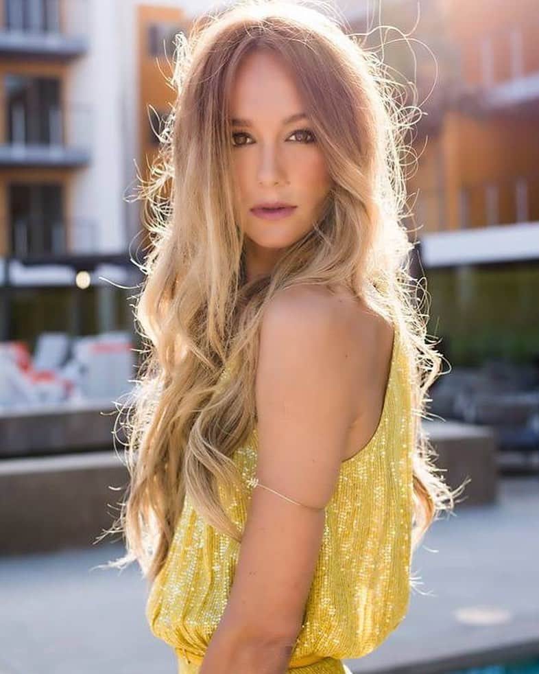 シャーニ・ヴィンソンのインスタグラム：「📸: @gnphotographyla #fbf #goldengoddess」