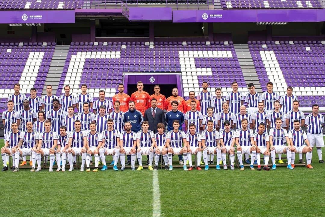 ロナウドのインスタグラム：「Dos días increíbles y emocionantes con la familia del Real Valladolid. Comida con jugadores, técnicos y trabajadores ayer, y foto oficial con el Primer Equipo y los jugadores de nuestro equipo de Liga Genuine #AúpaPucela」