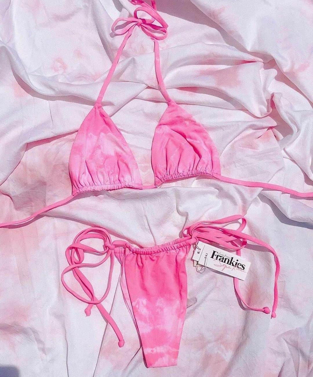 FRANKIES BIKINISさんのインスタグラム写真 - (FRANKIES BIKINISInstagram)「PSA: pink + blue tie dyes in stock and now available at @brownsfashion」12月13日 6時08分 - frankiesbikinis
