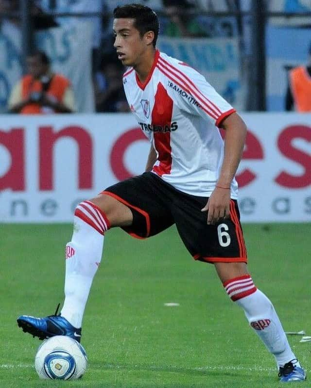 ロヘリオ・フネス・モリさんのインスタグラム写真 - (ロヘリオ・フネス・モリInstagram)「#TbT debut con el manto sagrado!!!⚽️💪🏽❤️🐔 @riverplate」12月13日 6時26分 - funesmoriofi