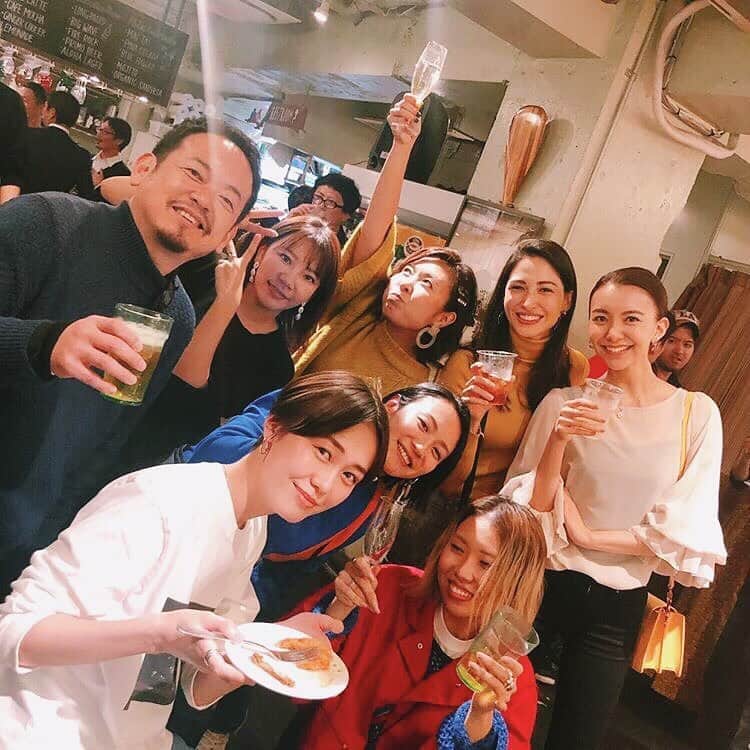 大出千尋のインスタグラム：「. いつもお世話になっている、TSIの撮影チーム忘年会に参加させていただきました✨✨ . 気付けば長い付き合いになってきたよねとしみじみ🥺 今年も素敵なスタッフの皆さんと作品が作れた事に感謝✨ . 来年もよろしくお願いします😊💕」
