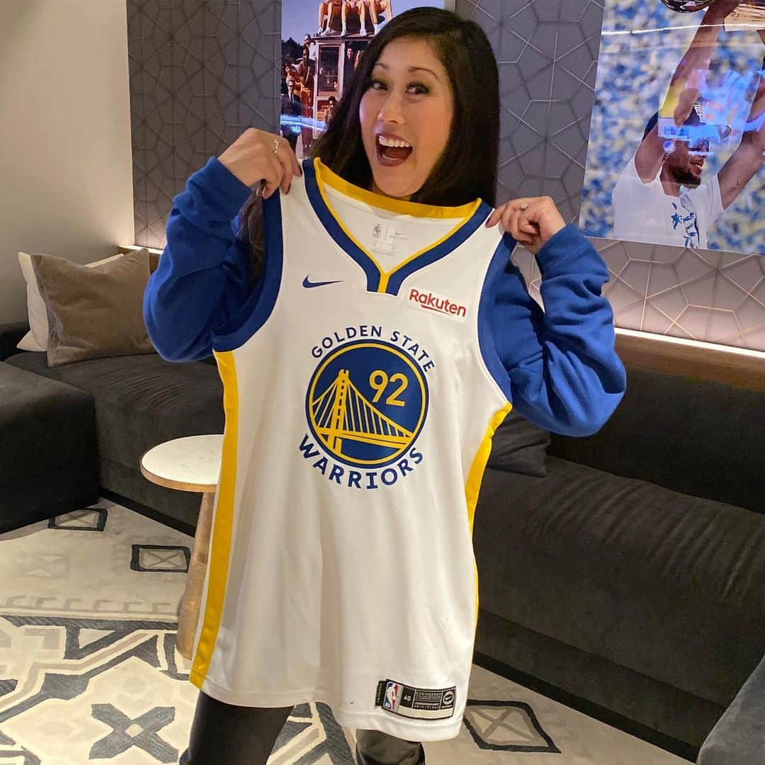 クリスティー・ヤマグチさんのインスタグラム写真 - (クリスティー・ヤマグチInstagram)「Thank you #MelanieMoore and @warriors foundation for recognizing me and @alwaysdream at the game. I love the jersey! Looking forward to collaborating and doing fun things together. 💛💙 #dubnation @alwaysdream #earlyliteracy 📚🏀 ps. Glad my brother didn’t punk me at center court! @brettyamaguchi」12月13日 7時15分 - kristiyamaguchi