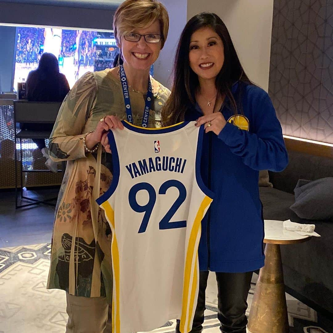 クリスティー・ヤマグチさんのインスタグラム写真 - (クリスティー・ヤマグチInstagram)「Thank you #MelanieMoore and @warriors foundation for recognizing me and @alwaysdream at the game. I love the jersey! Looking forward to collaborating and doing fun things together. 💛💙 #dubnation @alwaysdream #earlyliteracy 📚🏀 ps. Glad my brother didn’t punk me at center court! @brettyamaguchi」12月13日 7時15分 - kristiyamaguchi