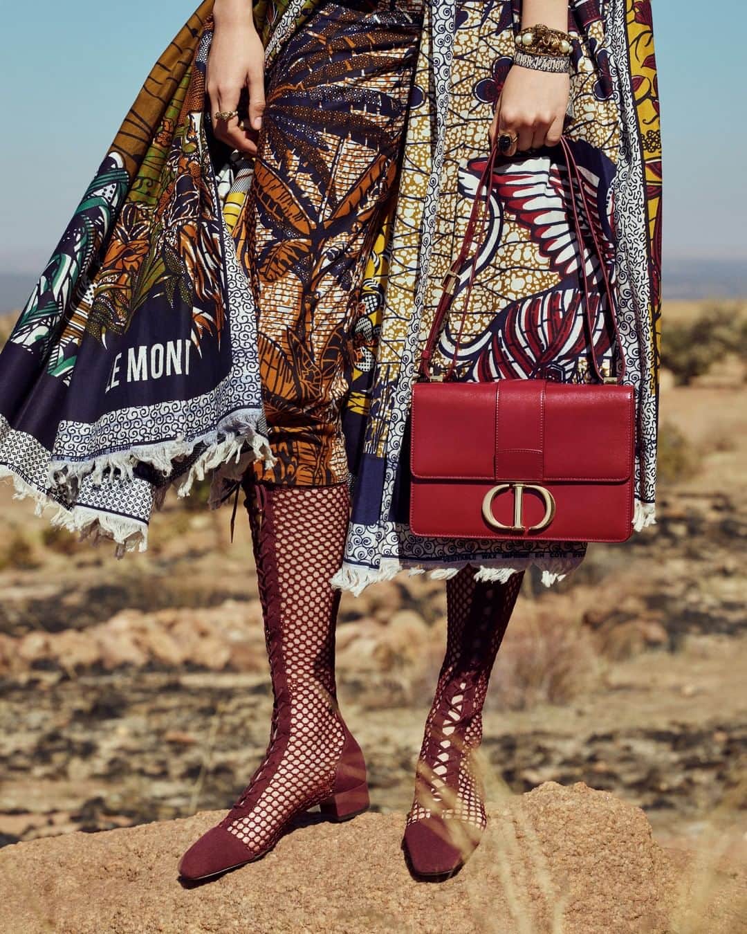 クリスチャンディオールさんのインスタグラム写真 - (クリスチャンディオールInstagram)「Swipe to discover ‘Naughtily-D’, shoes crafted with #DiorSavoirFaire using traditional woven techniques — shown here with the classic #Dior30Montaigne bag and this season's ‘Dior Global’ boots, all designed by @MariaGraziaChiuri for the #DiorCruise 2020 collection. © @NadineIjewere」12月13日 7時55分 - dior