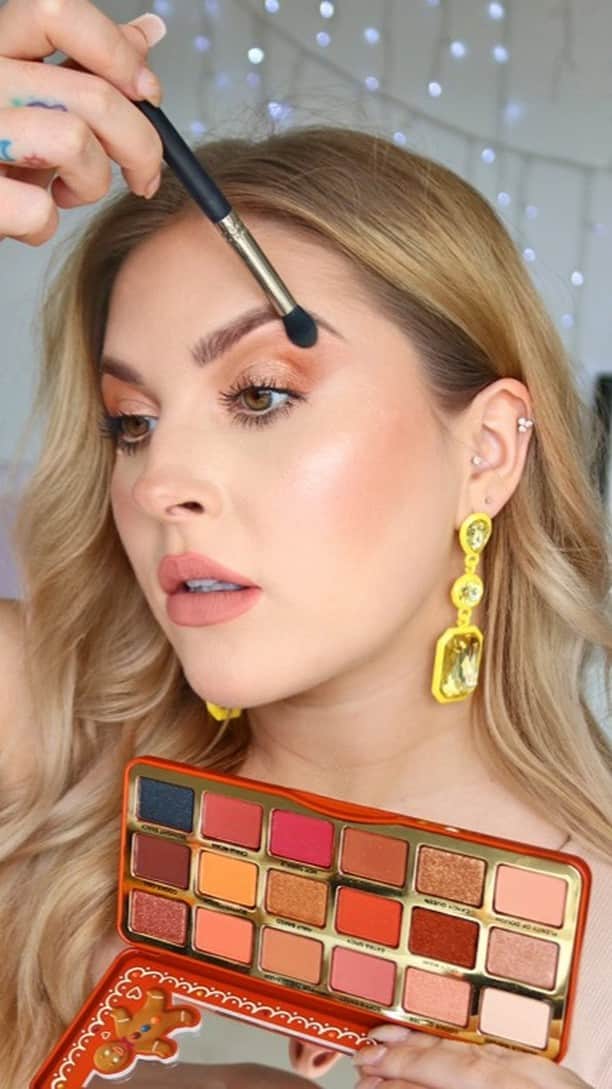 Shannonのインスタグラム：「so here's how i did it! i'm in love with cozy warm looks like this! 😍💖 let me know down below what kind of IGTV tutorial you want to see in the future! i loooove filming these 💕 also how satisfying is it watching my concealer brush around my brows lol or is that just me.... 🧐 ~ 💋 @hudabeauty concealer 💋 @xobeautyshop vegan brushes 💋 @toofaced extra spicy palette 💋 @maccosmetics strobe cream 💋 @huda foundation 💋 @xobeautyshop flawless finish sponge 💋 @bareminerals well rested 💋 @toofaced peach perfect powder 💋 @covergirlnz brow pomade 💋 @inikaorganic brow perfector 💋 @toofaced better than sex mascara 💋 @toofaced peach dreams blush 💋 @meccamax sunlit skin bronzer 💋 @glamglow glow setter spray 💋 @xobeautyshop jocelyn lip pencil 💋 @xobeautyshop summit liquid lipstick ~ 🎵 song [@monstercat] @justinohmusic - feel alright, my fav song and artist right now honestly」