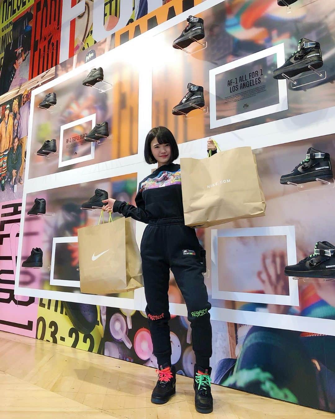 のインスタグラム：「These are the newest and coolest collaboration edition in LA with #summaeverythang #nike 😎🇺🇸 ロサンゼルス限定 @summaeverythang × @nike ❤💚」