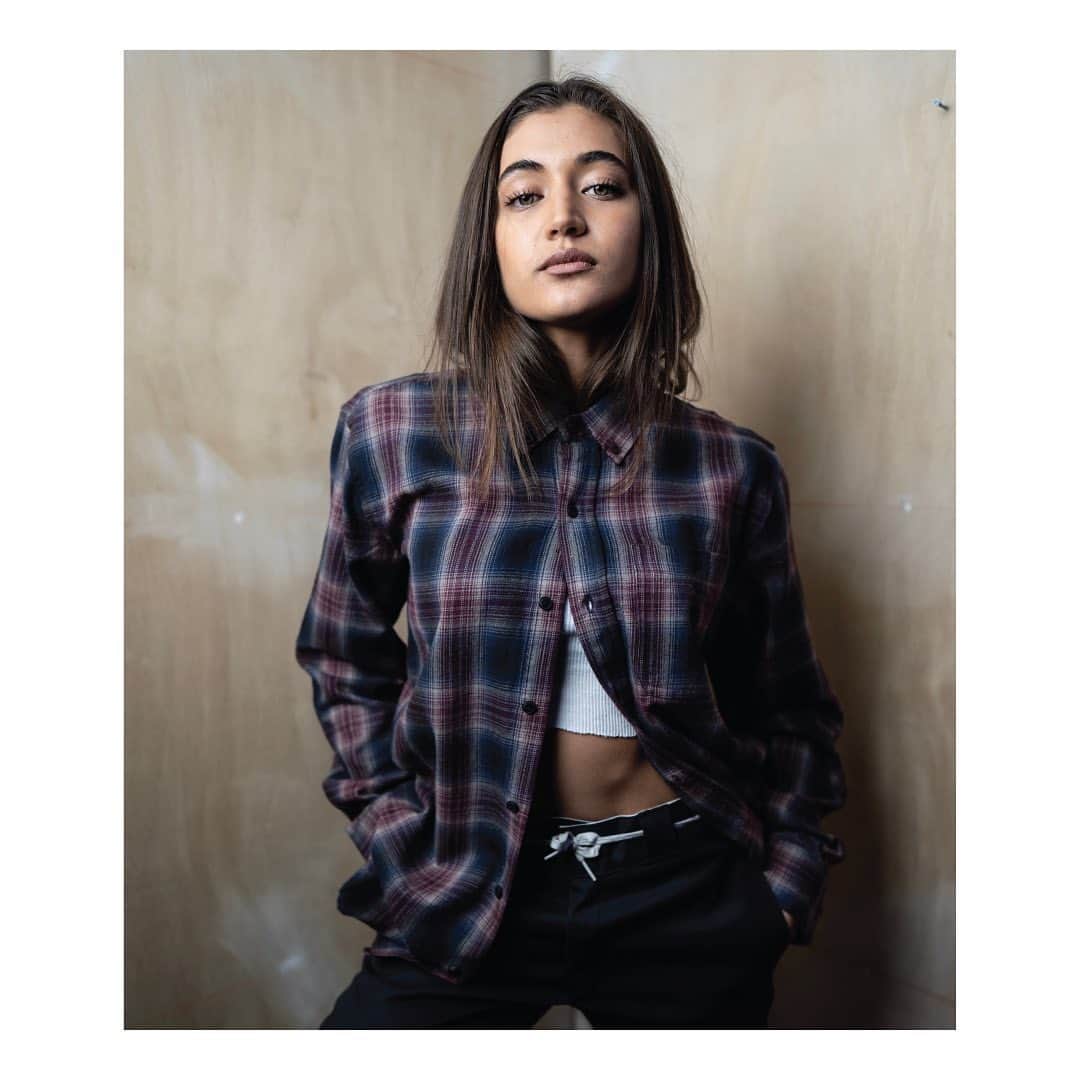エゼキエルのインスタグラム：「🚨 Giveaway !!! 🚨  Rules are simple. 1️⃣ Like this photo 2️⃣ Must be following @ezekielclothing 3️⃣ Tag two friends  Winner will receive an Ezekiel flannel of their choice. The lucky winner will be announced Monday 12/16 at 2 PM. Goodluck!」