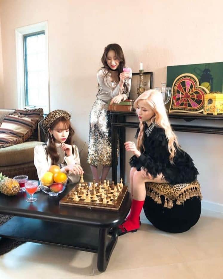 のインスタグラム：「… #akb48 #IZONE #아이즈원 #アイズワン  #hitomi #本田仁美 #혼다히토미 #ひぃちゃん #chaewon #김채원 #チェウォン #chaeyeon #이채연 #チェヨン #bis」