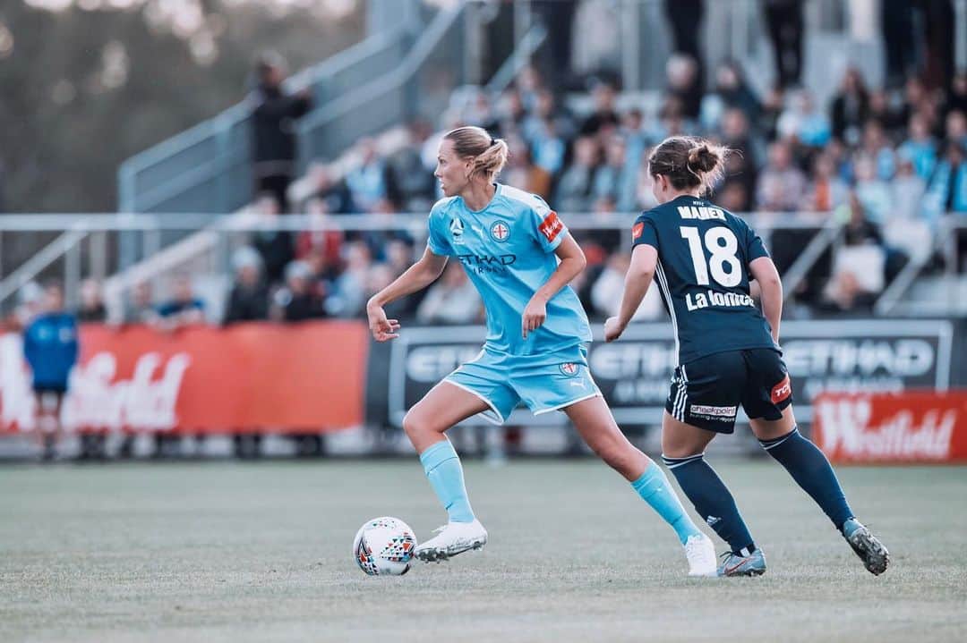 エミリー・バン エグモンドのインスタグラム：「First derby 🤙🏼⚽️」