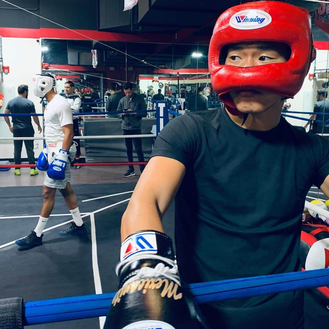 亀田和毅さんのインスタグラム写真 - (亀田和毅Instagram)「Entrenando con el mejor ambiente!  最高の環境で最高のトレーニングが出来てる！これを続けたら一年後どないなってるやろ😀🤫」12月13日 9時02分 - tomokikameda