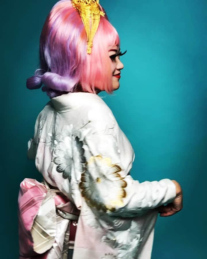 ジュン中山のインスタグラム：「#kimono #illtumbleforya @boygeorgeofficial  #fullmoon in #gemini last night 🌕✨🙏❤️♊️」