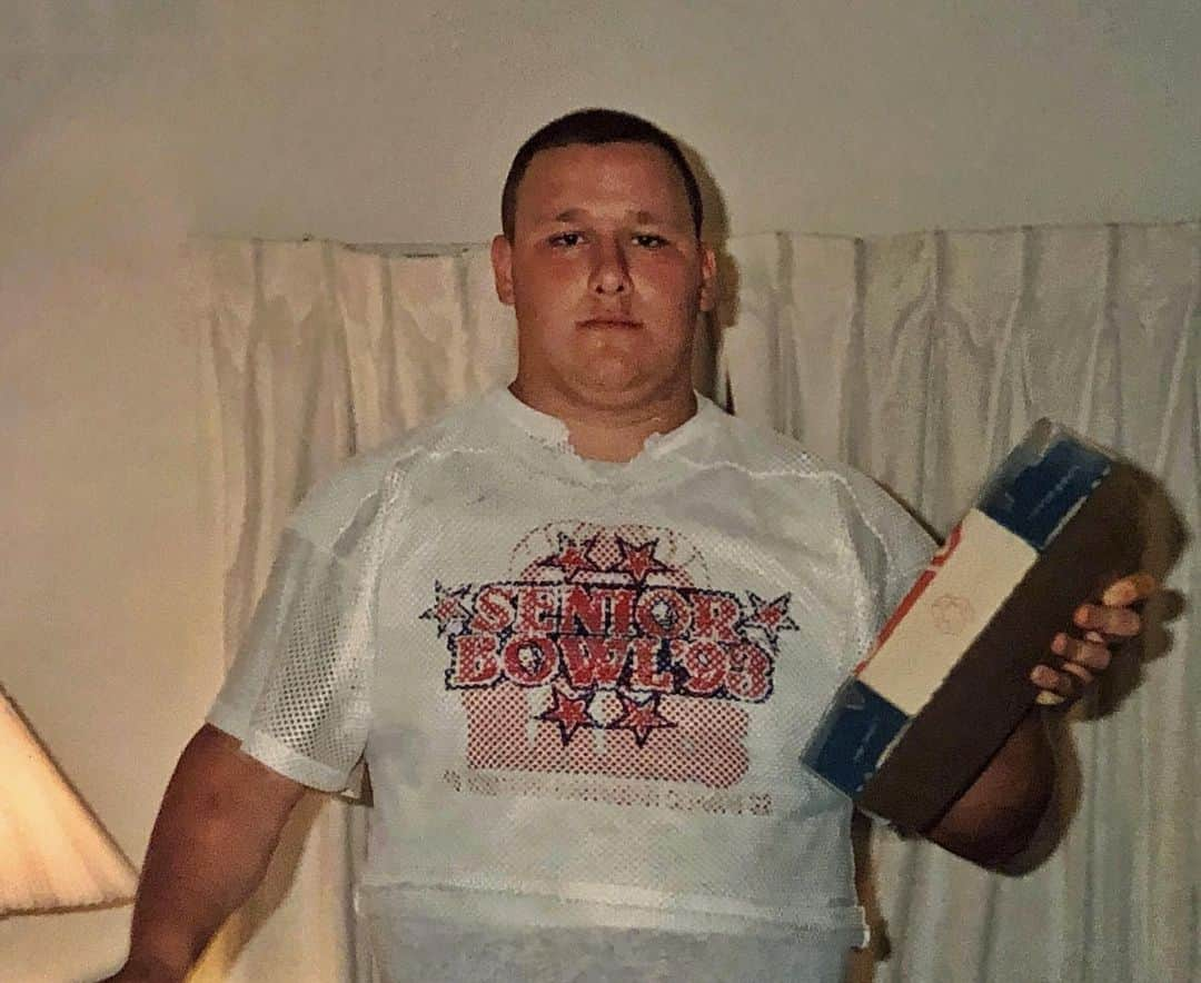 ウィル・サッソさんのインスタグラム写真 - (ウィル・サッソInstagram)「Holding an empty pizza box after doing high school football stuff. (1993) #TBT」12月13日 9時45分 - willsasso