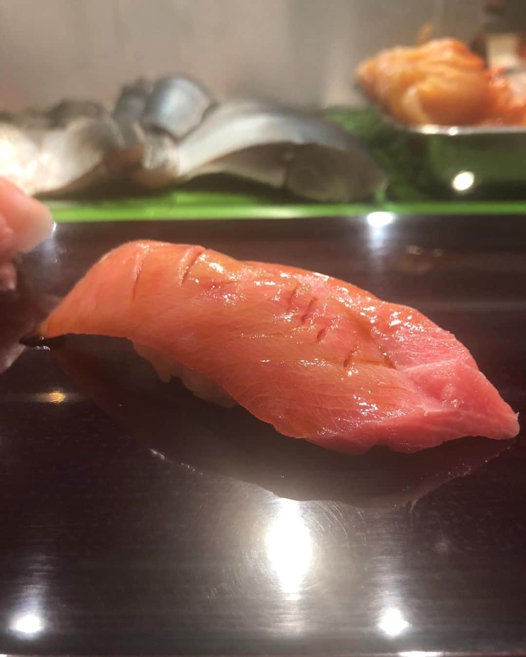 登里享平さんのインスタグラム写真 - (登里享平Instagram)「#  あさかつ〜  #豊洲市場 #豊洲市場で朝食を #大和寿司 #朝から良い日だ #指まで美味いやつ #毎年来ようと決めた #オフシーズン朝から寿司部」12月13日 9時49分 - noborizato_kyohei2