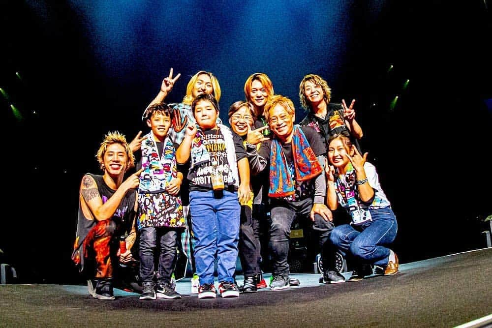 ONE OK ROCK WORLDさんのインスタグラム写真 - (ONE OK ROCK WORLDInstagram)「EYE OF THE STORM JAPAN TOUR 2019-2020 大阪,大阪城ホール（2日目）  _ @10969taka 大阪ファイナル！！！ あーーーーーー 最高！！！！！ @hamanokazushi  Osaka final! ! ! Ahhhhhhhh The best! ! ! ! ! @hamanokazushi  _ @toru_10969 さすが、昨日を越えてきた大阪🔥4日間ありがとう🙌 また会えるの楽しみしてるで！！📸 @hamanokazushi  As expected,it surpassed yesterday Osaka🔥Thank you for 4 days🙌 I'm looking forward to seeing you again! ! 📸 @hamanokazushi  _ @tomo_10969 大阪4日目🔥  感謝しかありません。 言葉にするのは難しいですが、 この景色は忘れません。 大阪のあたたかさを感じました。 ありがとう。  @hamanokazushi 📸  #thedeeper  Osaka Day 4🔥  There is nothing left but thanks. It ’s difficult to describe in words, I will never forget this scenery. I felt the warmth of Osaka. Thank you. @hamanokazushi 📸 #thedeeper  _ @ryota_0809 大阪4日目...みんなのおかげで最高の日になりました！ とにかくみんなの声めちゃくちゃ聞こえたわ😁 さすが地元😎 次会う時までにお互いさらに成長してまた一緒に楽しもう！じゃあね👍  Photo by @hamanokazushi 📸  Osaka Day 4 ... Thanks to everyone, it turned into the best day! Anyway, I heard everyone's voice clearly😁 Yes my hometown😎 Let's grow together till we meet again and have fun together again!  See you soon  Photo by @hamanokazushi 📸  #oneokrockofficial #10969taka #toru_10969 #tomo_10969 #ryota_0809 #fueledbyramen #eyeofthestorm #eyeofthestormjapantour20192020」12月13日 10時13分 - oneokrockworld