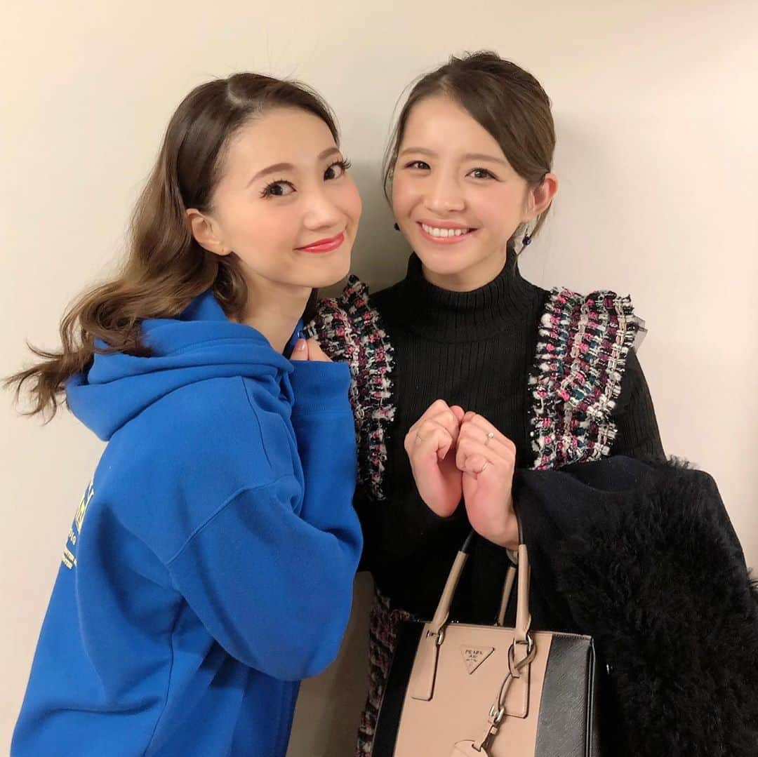 夢咲ねね（赤根那奈）さんのインスタグラム写真 - (夢咲ねね（赤根那奈）Instagram)「. 昨日は、兵庫県スタートと共に かわい子ちゃんが観にきてくれました♡ あーちゃんも、退団しても何も変わらない。。。 ずっと可愛い。。。 あーちゃんの子羊(新人公演)可愛いかったのを思い出していました🐑💕 そして、西宮北口で会えた事もなんだか嬉しかったです。 また、ゆっくり遊んでもらいます👍 . #兵庫県立芸術文化センター #阪急中ホール #ビッグフィッシュ #ミュージカル #綺咲愛里 #あーちゃん #星娘 #羊役 #エトタカ #Aries」12月13日 10時21分 - yumesaki__nene