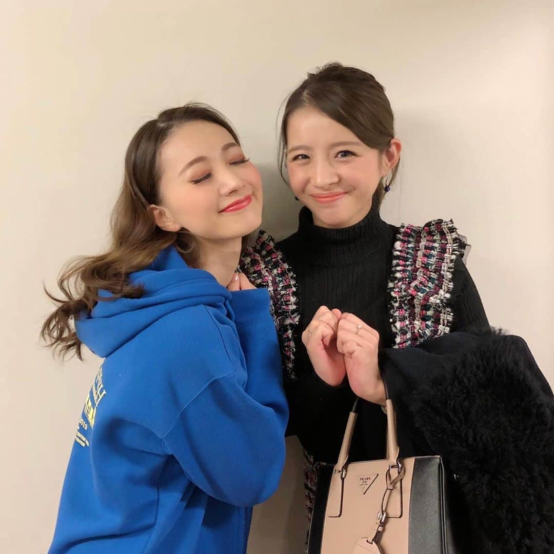 夢咲ねね（赤根那奈）さんのインスタグラム写真 - (夢咲ねね（赤根那奈）Instagram)「. 昨日は、兵庫県スタートと共に かわい子ちゃんが観にきてくれました♡ あーちゃんも、退団しても何も変わらない。。。 ずっと可愛い。。。 あーちゃんの子羊(新人公演)可愛いかったのを思い出していました🐑💕 そして、西宮北口で会えた事もなんだか嬉しかったです。 また、ゆっくり遊んでもらいます👍 . #兵庫県立芸術文化センター #阪急中ホール #ビッグフィッシュ #ミュージカル #綺咲愛里 #あーちゃん #星娘 #羊役 #エトタカ #Aries」12月13日 10時21分 - yumesaki__nene