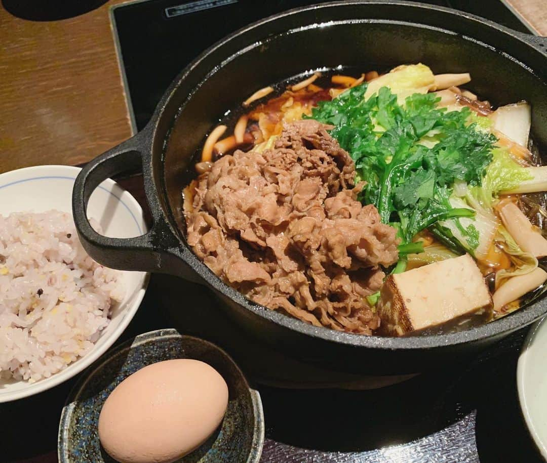 桜井未来さんのインスタグラム写真 - (桜井未来Instagram)「赤坂の金舌でランチ🍽✨ 少し前に表参道のしゃぶしゃぶKINTAN、コレド室町のKINTANに行って、KINTANって個室があるから子連れに優しいんですよね😊💓 赤坂の金舌は、むかーし夜に行って以来、久しぶり😊！ 初宮参り終わって家族で行ってみた😊💓 息子の好きな甘辛味。お肉も薄切りだしと、すき焼きに😘💓 息子も沢山食べてくれて大正解✨ ・ ・ ・  #ママ #baby #ママ友募集 #赤ちゃんのいる生活 #ママサークル #ママイベント #ママ会 #都内ママ #ベビスタグラム #mamagirl #ベビフル #コドモダカラ #コドモノ #ママリ #親バカ部 #新米ママ東京部 #ベビモ #ランチ #キンタン #kintan #金舌」12月13日 10時45分 - miki.sakurai0214