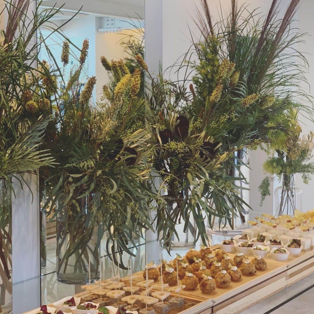 畑野ひろ子のインスタグラム：「@third_magazine 展示会の装花やらせて頂きました。  #flower #flowers #decoration #thirdmagazine #willgarden」