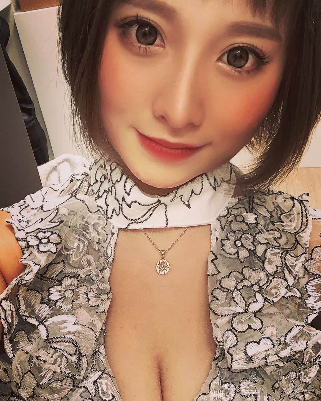 ハピネス笑舞さんのインスタグラム写真 - (ハピネス笑舞Instagram)「new dress💖👗 減量中、おっぱいFカップまで下がったんだけど、終えてお肉がつくとしっかりHカップに戻りました😂笑 プロが教えてくれる減量とは本当に凄いものです。そしてあみさんの言う通り、戻りましたwww  #北海道#キャバ嬢#長谷川笑舞#バルセロナ#桃李#おっぱい#巨乳#カジュアル#仲良し#ジム#札幌#劇団桃李#happiness#ダイエット#ベストボディジャパン #bbj日本大会#筋肉#筋トレ女子」12月13日 10時48分 - egkn_115