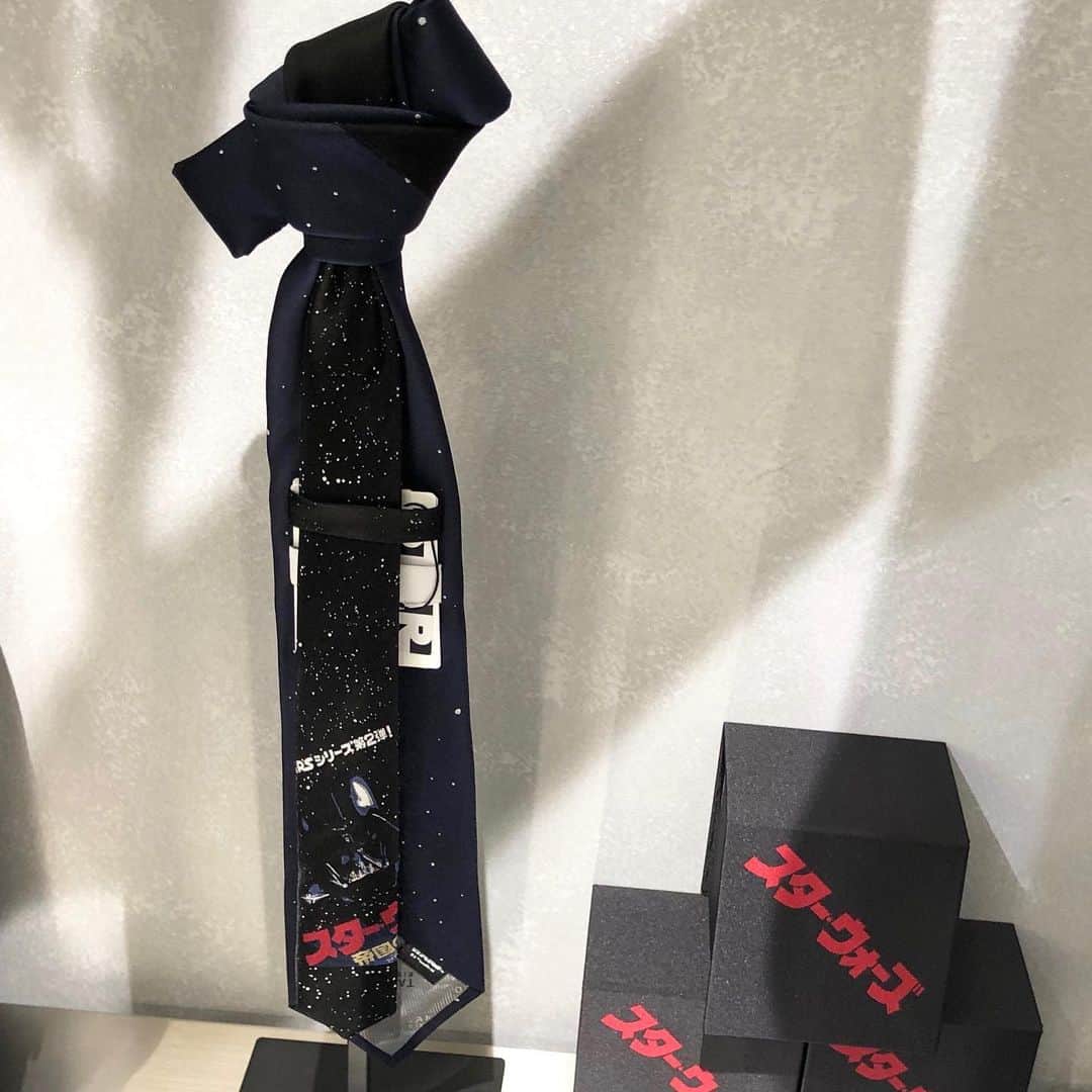 名古屋パルコさんのインスタグラム写真 - (名古屋パルコInstagram)「【西館5Ｆ/タケオキクチ】﻿ 💥💥期間限定💥💥﻿ STAR WARSコラボグッズ登場‼️﻿ ﻿ 映画最新作『スター・ウォーズ/ スカイウォーカーの夜明け』公開（12/20）に先駆け、映画の世界観満載の、ファンにはたまらない限定商品を多数取り揃えております❗️﻿ ﻿ 販売期間12/15（日）となっておりますので、是非お早めに店頭までご覧ください❗️﻿ ﻿ ﻿ #タケオキクチ#TAKEOKIKUCHI#スターウォーズ#starwars#メンズ#ファッション#アパレル#コラボグッズ#冬物#限定#名古屋#栄#矢場町#名古屋パルコ#PARCO#nagoyaparco」12月13日 10時50分 - parco_nagoya_official