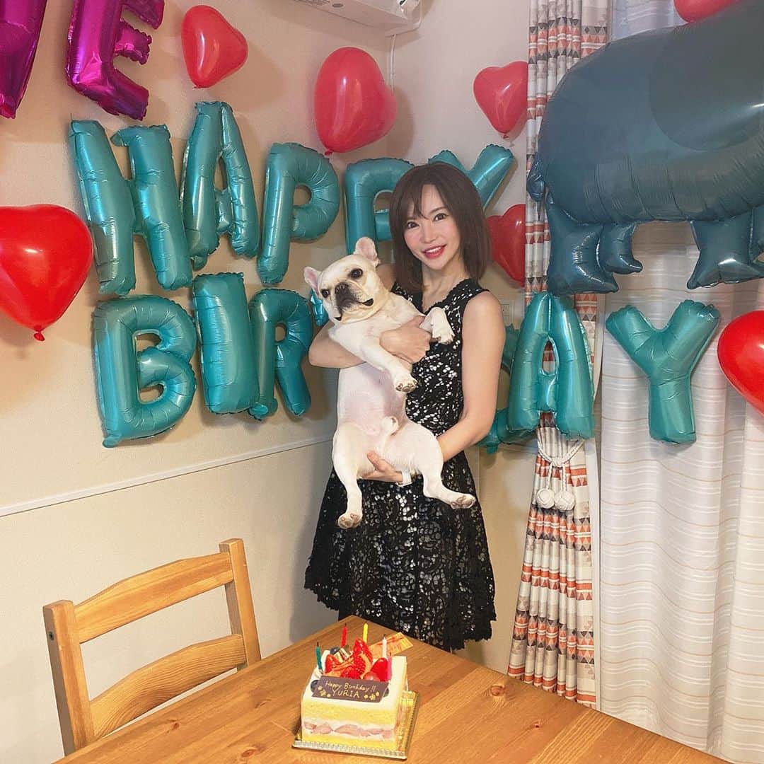 里美ゆりあのインスタグラム：「#お誕生日おめでとう してもらった❤  一番落ち着く#member  #サプライズ #どうもありがとう #love  #ペ部 #家族 #誕生日サプライズ  #family #birthday #ケーキ #ショートケーキ」