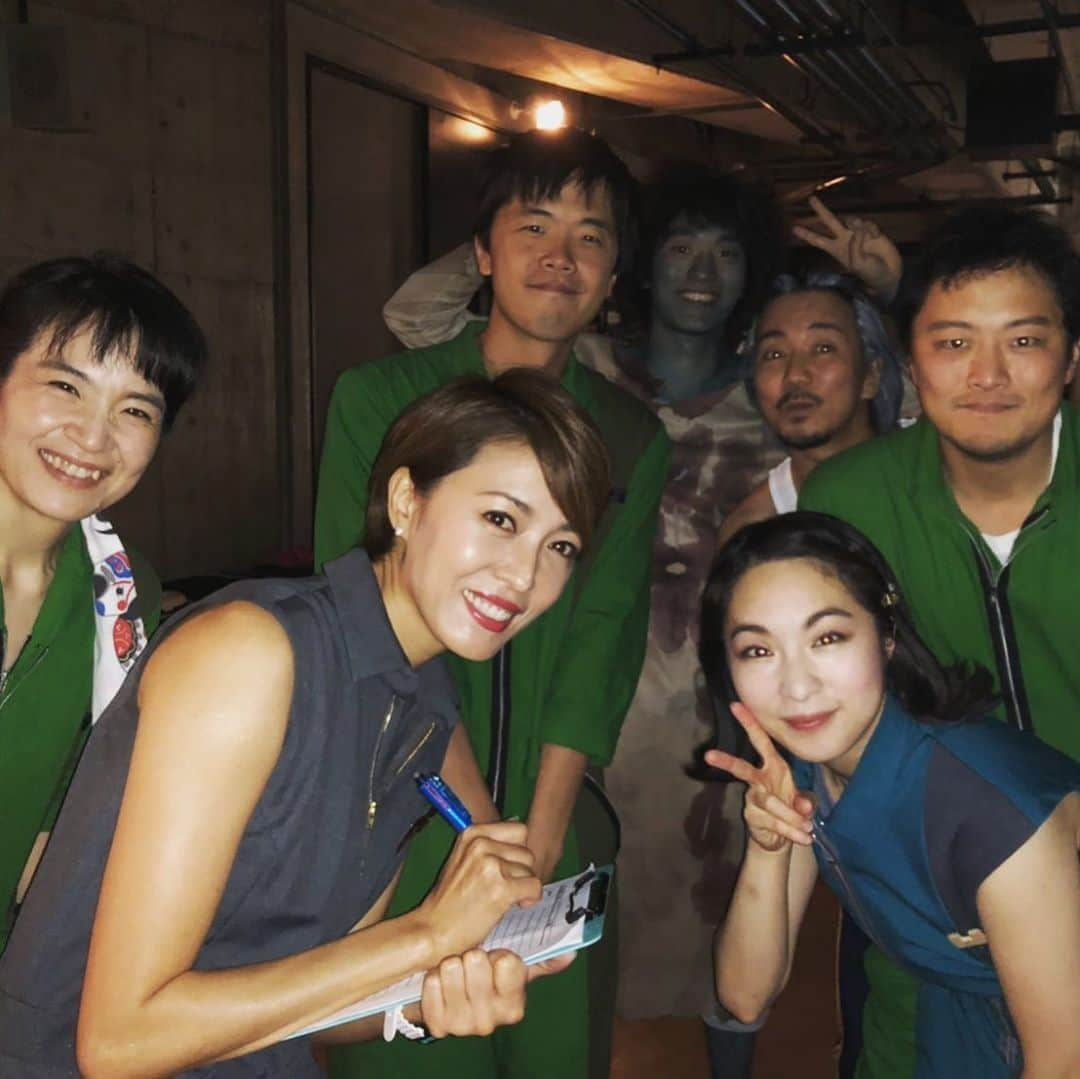 安蘭けいさんのインスタグラム写真 - (安蘭けいInstagram)「#変半身 関西ツアーが明日から始まります！いざ、三重へ🚄 １つ早い新幹線に乗り間違えるというボケから始まってしまいましたが、三重に着いたらしゃんとします‼️ 昔、ちょっと昔、品川から実家に帰る時、東京行きに乗ったことあったな。私の席(ではないの)に家族連れが座ってて、あのーここ私の席なんですけど、言っていったらお母さんが哀れみの目で私を見つめていたな。お正月のラッシュ期だったから最悪だった。 あれからホームは絶対間違えないように確認するようになったけど、来た新幹線にすぐ乗るクセは直ってない。直そ〜。 #かわりみ  #三重文化会館  #ロームシアター京都  #神戸文化ホール  #イルカになりたい女 #1人だとなにかしらやらかす #しっかりしたい #来年の抱負 にしようかな」12月13日 11時24分 - toko_aran