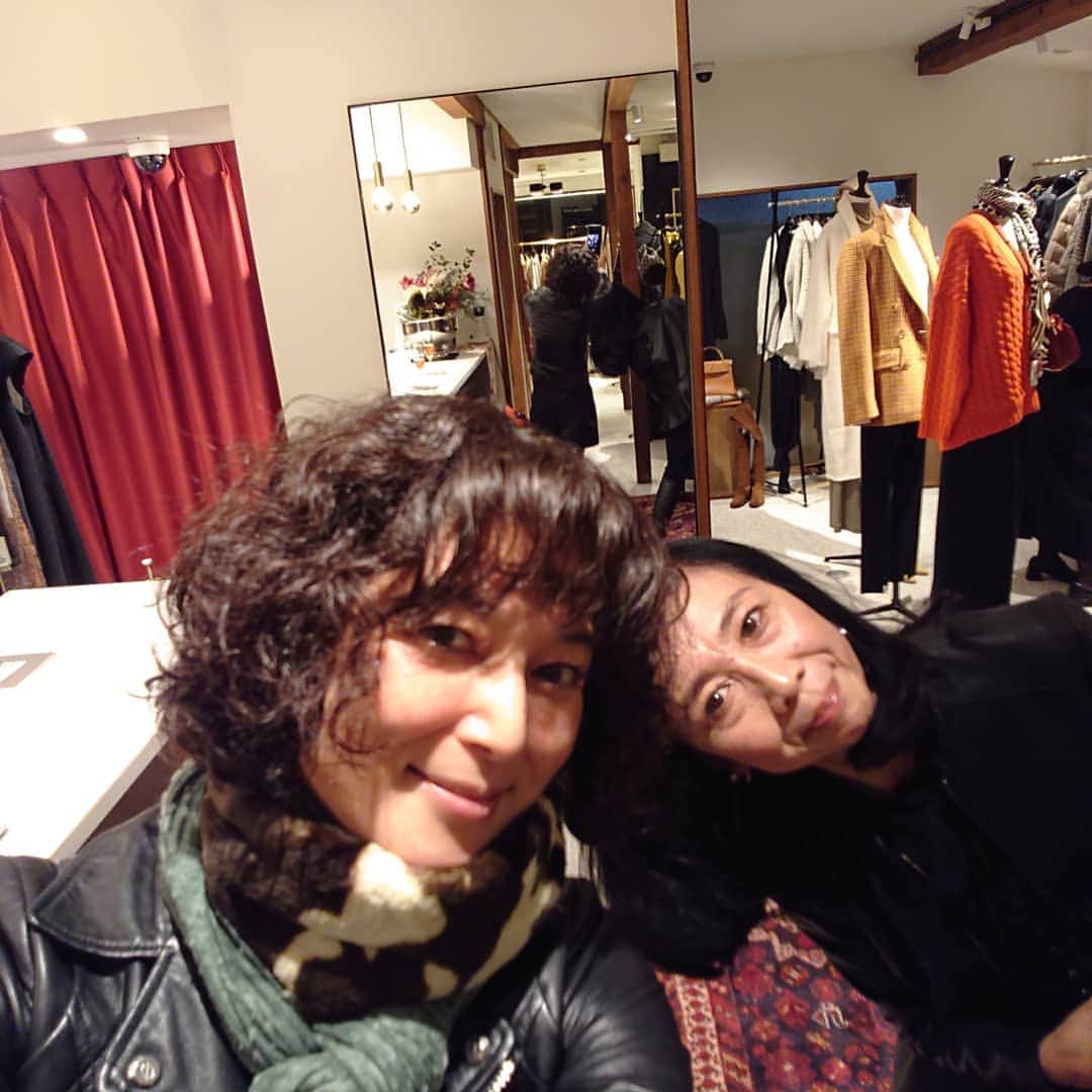 のインスタグラム：「昨夜はヴェルメイユ・パー・イエナ表参道店のグランドオープンに行って来ました☺️ お店は入り口からクリスマスな内装で素敵でした✨🎄✨ #ヴェルメイユパーイエナ#表参道#グランドオープン#ベイクルーズ#ゴルフ#golf#ゴルフ大好き#ゴルフ女子#モデル#model#image#イマージュ#森下久美#kumimorishita」