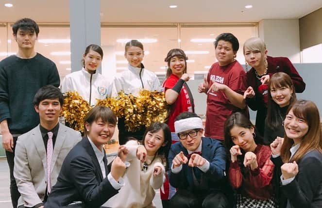 むらせさんのインスタグラム写真 - (むらせInstagram)「#冬の早慶戦 のMCの時のお写真よ。 . . 早稲田、慶應、早稲田、慶應の順に。。。😆良い写真ばかりや。 . . ＃冬の早慶戦　 #大野遼大　#ざわゆー #南条京垓 #ブラウン管ベイビー　 #本上みらの　#渡邉結衣　 #魁響　#UNICORNS #きらりちゃん　#早稲田大学放送研究会　の皆さん #2枚めの写真が　 #まるで物置のCMみたい😆」12月13日 11時42分 - murase_yuichi