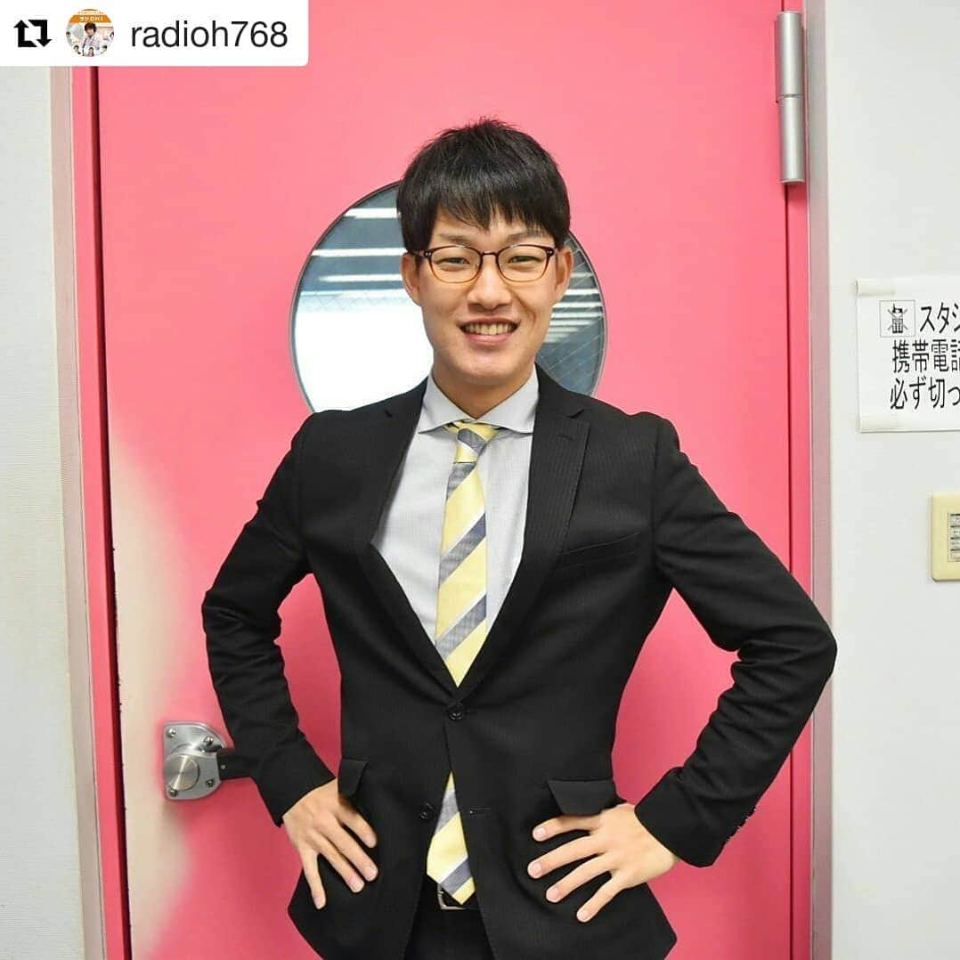 岡山放送さんのインスタグラム写真 - (岡山放送Instagram)「#Repost @radioh768 (@get_repost) ・・・ . 今朝のフレモニに、岸下アナが来てくれました。 . 今年の5大ニュースを挙げてもらいましたが… . スニーカーを買った！高級腕時計を買った！初めて旅ロケをやった！災害報道の応援に行った！令和になった！などの項目を挙げてもらいました。 . それにしても… . 真面目（笑）。 . でも、それが岸下アナの良いところです。 . 岸下アナは来週の『ラジOH！』に出演予定です。 . #OHK #岡山放送 #8ch #アナウンサー #岸下恵介 #スニーカー #腕時計 #高級腕時計 #災害報道 #旅ロケ #令和 #ラジOH #初めての#街ブラ#ロケ もやりました！」12月13日 11時50分 - ohk_official