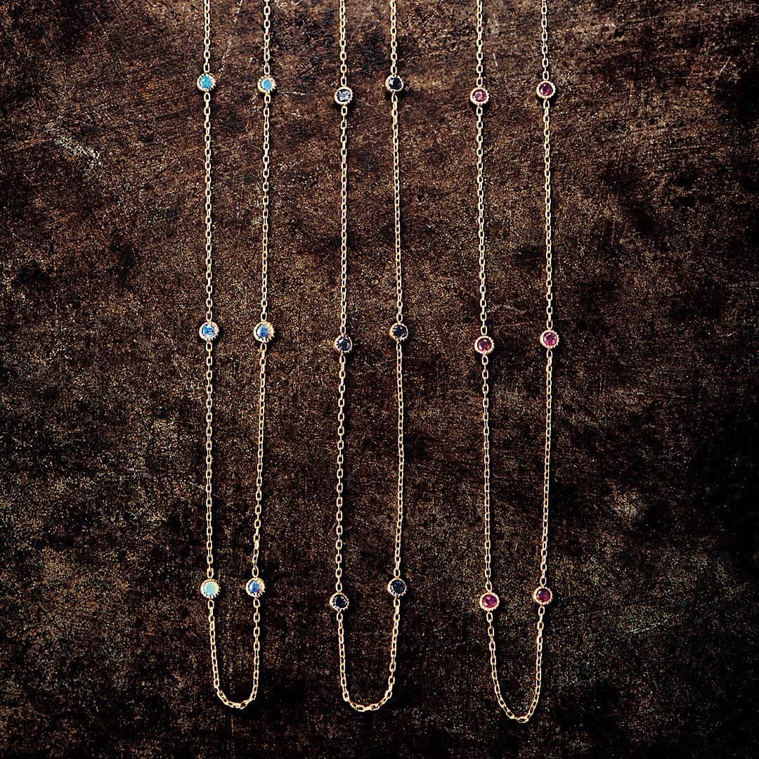 ageteさんのインスタグラム写真 - (ageteInstagram)「.﻿ 【2019 Winter Collection_Necklace】﻿ 天然石が繊細に留まったステーションデザインのネックレス。﻿ 重ね着けやネックレスチャームを付けて、いつもとは違う新鮮なスタイリングで新しい自分を表現してみては？﻿ ﻿ #agete #jewelry #accessory #necklace #ruby #opal #iolite #winter #collection #newarrivals #アガット #ジュエリー #アクセサリー #ネックレス #ルビー #オパール #アイオライト #冬 #コレクション #新作 #ギフト #ご褒美」12月13日 12時00分 - agete_official
