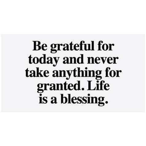 サーシャ・ピーターズのインスタグラム：「I’m grateful for so many things this #Thanksgiving and always. Thankful for family & friends & health, but at the core I’m grateful for Love. After all, waking up in the morning is not a given it’s a privilege. Love those around you and hold them close ♥️ 😘」