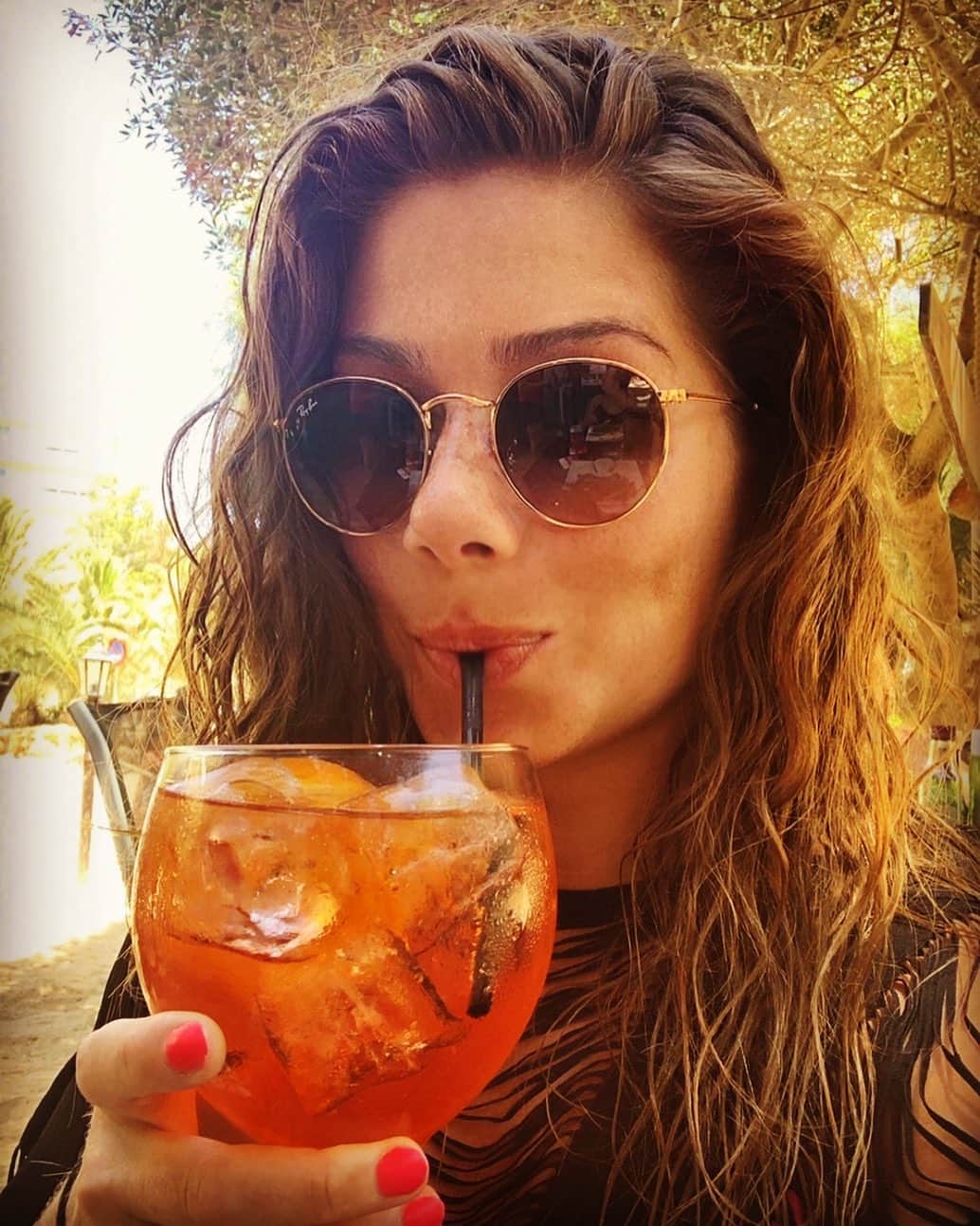 ニッキー・サンダーソンのインスタグラム：「This day was all about sunshine, beach bars, straight out of the sea wavy hair and of course, an Aperol Spritz... today was not this day... today was a day of wanting to be on holiday (and maybe wanting an Aperol spritz also... but mainly the holiday)  #tbt #tb #takemeback #holidaypending #beachhair #freckles #tan #dimples #beach #beachlife #drinks #sunshine #chill」