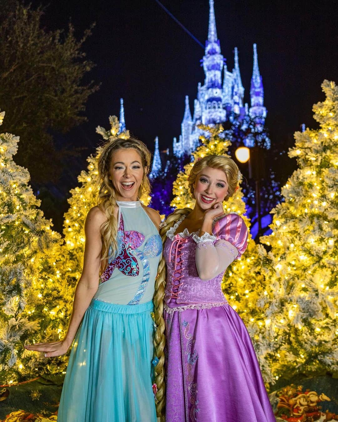 リンジー・スターリングさんのインスタグラム写真 - (リンジー・スターリングInstagram)「I can't wait for you to see my performance tonight in front of Cinderella’s castle! I felt like a real life princess.  @ABCnetwork at 8pm ET/5pm PT #DisneyHolidayCelebration」11月29日 3時24分 - lindseystirling