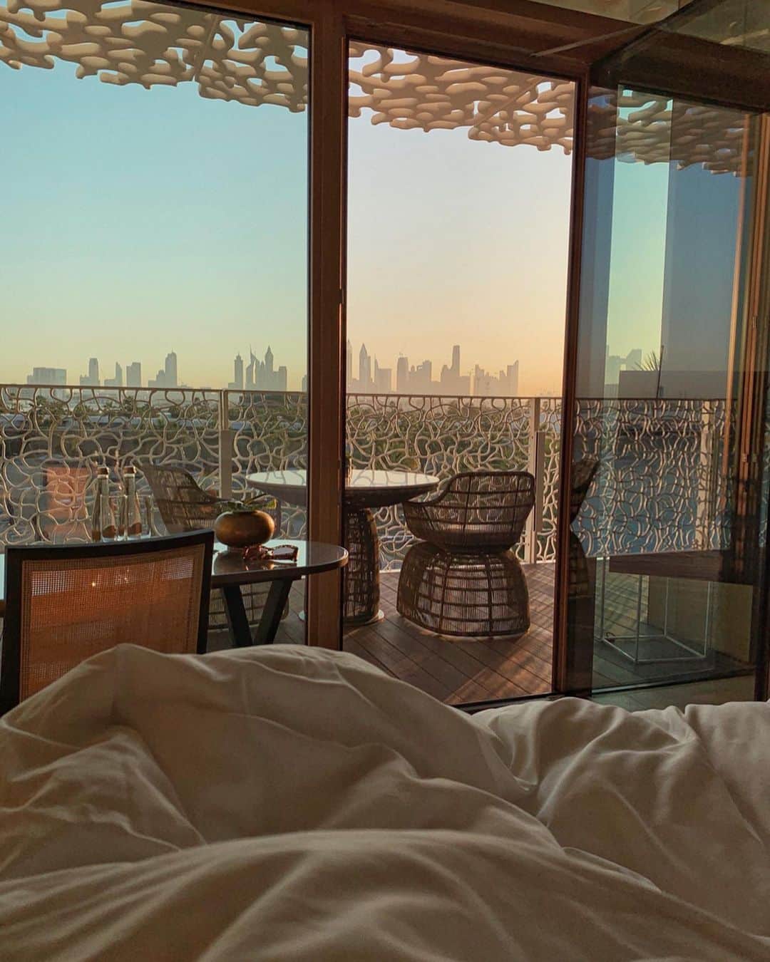 レオニー・ハンネさんのインスタグラム写真 - (レオニー・ハンネInstagram)「Golden mornings in Dubai. ✨ Anzeige/Ad @bulgarihotels @mydubai @visitdubai.de #mydubai #visitdubai」11月29日 3時37分 - leoniehanne