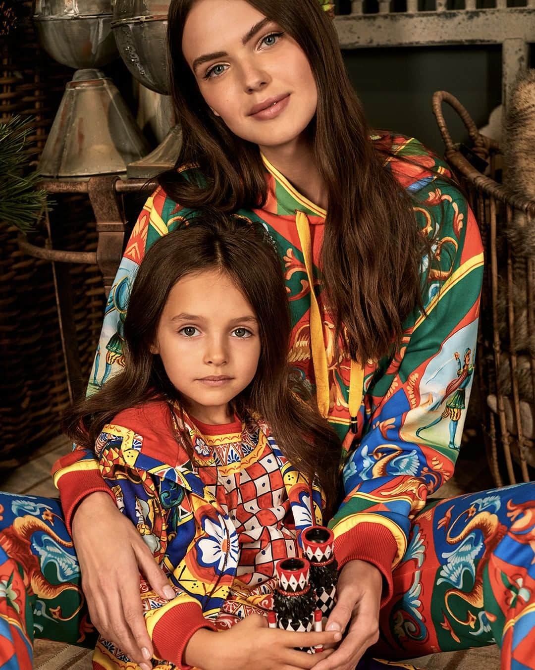 のインスタグラム：「A Special #DolceGabbana holiday collection rich in details and decorations of the Sicilian cart print. Pick your favourite items  exclusively in the boutiques of New Bond Street, London and Corso Venezia 7, Milan.  #DGLovesMilano #DGLovesLondon #DGFamily #DGFattoAMano Picture by @morellibrothers」
