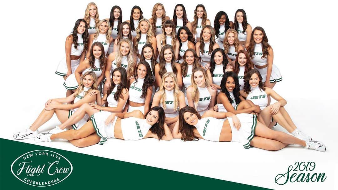 Jets Flight Crewのインスタグラム：「Happy Thanksgiving from the 2019 Jets Flight Crew 🍁⁣ ⁣ ⁣ “Give thanks for a little, and you will find a lot” -Hausa Proverb」