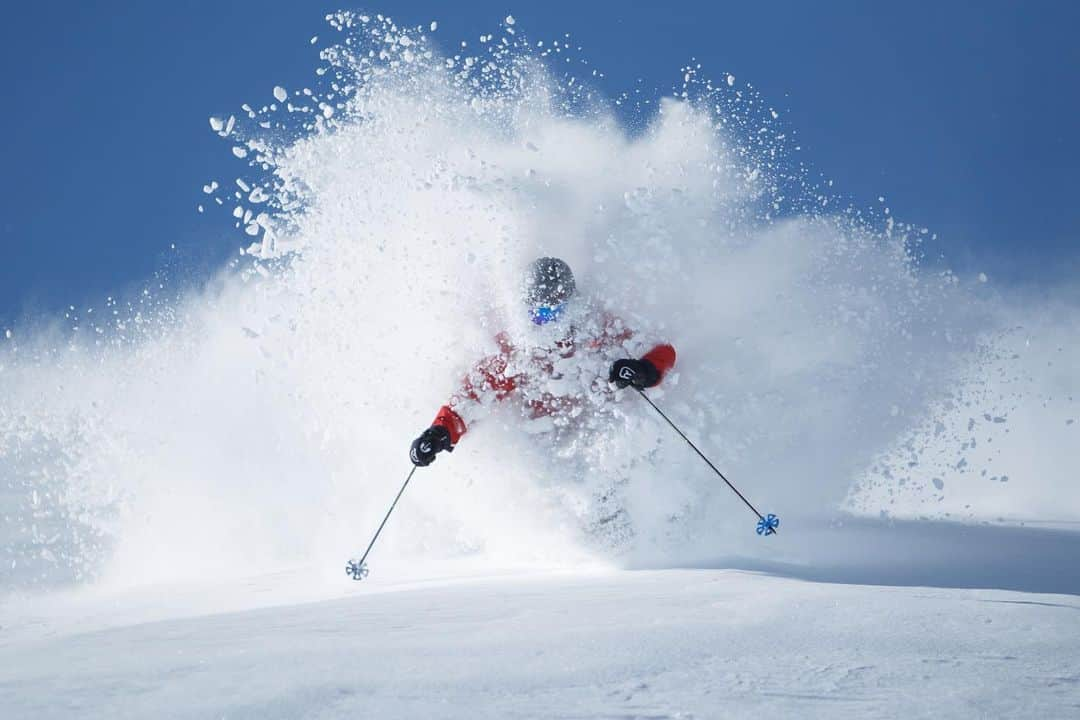 アークテリクスさんのインスタグラム写真 - (アークテリクスInstagram)「How does a ski town high in the Alps keep their snow under control to avoid potential risks? “A little bit of everything.” Head to the link in our bio to read how Ferdinand Alber, St. Anton's Head of the Avalanche Commission, tackles the area's dangerous conditions to keep the town safe and connected. 📷: @jacobslot #EvolutionByDesign」11月29日 3時55分 - arcteryx