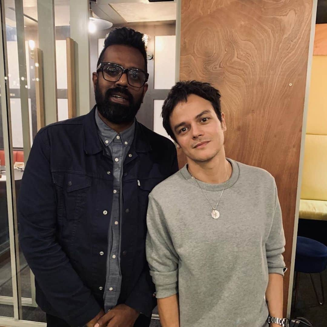 ジェイミー・カラムさんのインスタグラム写真 - (ジェイミー・カラムInstagram)「My chat with @romeshranga for his @hhsmlpodcast is now available online. I really enjoyed sitting down for this one as I already loved the podcast and Romesh is a living, breathing legend of the highest order. Nice to mainly talk hip-hop for a change too! Make sure you check it out ✌」11月29日 3時58分 - jamiecullum