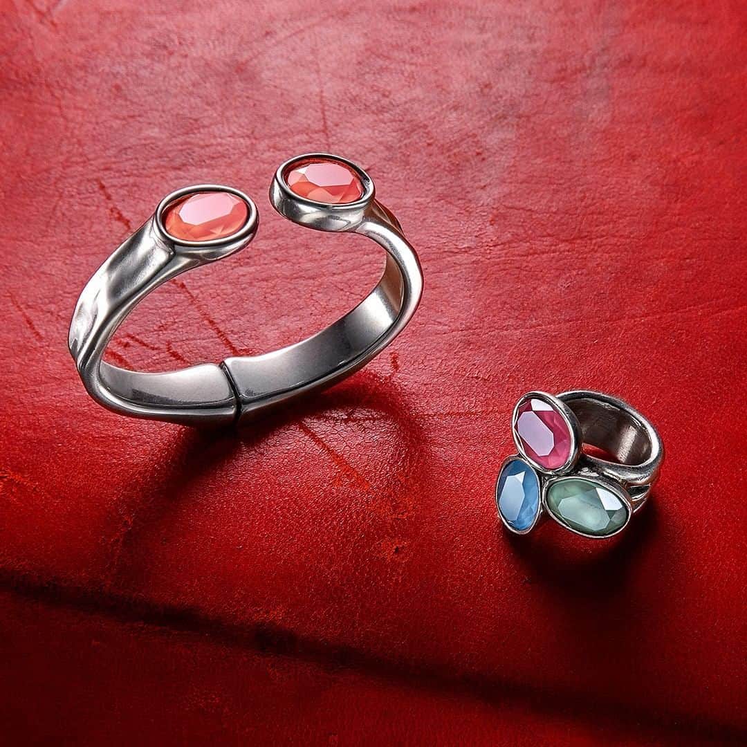 ウノデシンクエンタさんのインスタグラム写真 - (ウノデシンクエンタInstagram)「Our “Orion” bracelet and “Treasure” ring are sure to become timeless staples in your jewelry box. #UNOde50 #RedFriday  La pulsera “Orion” y el anillo “Tesoro”, se convertirán en básicos atemporales de tu joyero. #UNOde50 #RedFriday」11月29日 4時00分 - unode50