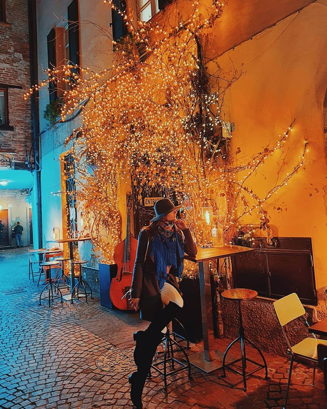メリティナ・スタニウタさんのインスタグラム写真 - (メリティナ・スタニウタInstagram)「Buona sera 🌟🇮🇹 ⠀ #buonasera #italia #italy #como #comolake #lagodicomo #evening #lights #street #samsungbelarus #galaxynote10plus」11月29日 4時12分 - melitinastaniouta