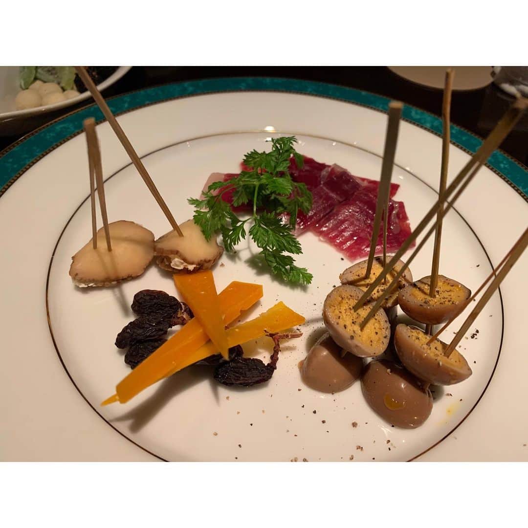 立花陽香さんのインスタグラム写真 - (立花陽香Instagram)「ご飯が美味しくて、ロマンチックな雰囲気のある、お洒落なBAR🍷です😊 #銀座 #sevenseasons」11月29日 4時20分 - haruka_4