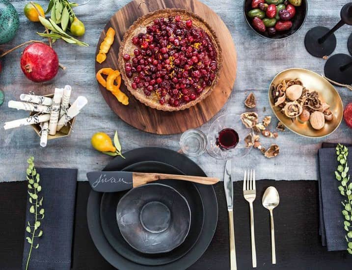 Harper's BAZAARさんのインスタグラム写真 - (Harper's BAZAARInstagram)「Wishing a warm and happy Thanksgiving to all of our followers! Tap the link in bio for inspiration for some last minute inspiration for the perfect holiday table.」11月29日 4時25分 - harpersbazaarus