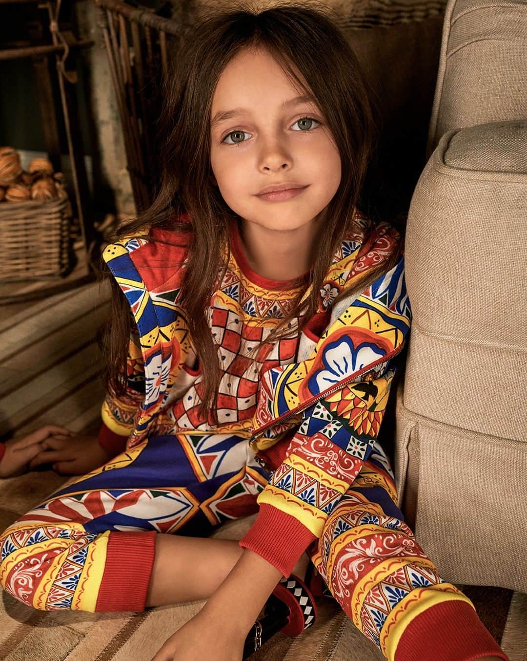 のインスタグラム：「Discover the colours that decorate the special festive collection exclusively available in the boutiques of New Bond Street and Corso Venezia 7, in London and Milan respectively.  #DolceGabbana #DGLovesMilano #DGLovesLondon #DGFamily #DGFattoAMano Picture by @morellibrothers」